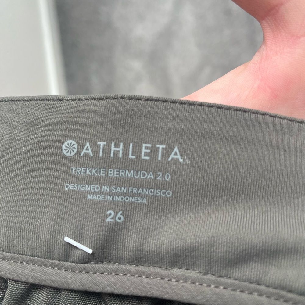 athleta trekkie bermuda 2.0 26 Mountian Olive - Picture 8 of 13